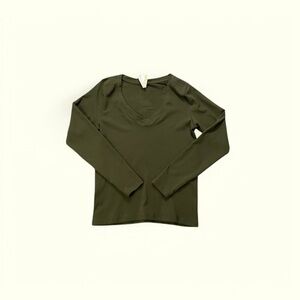#043, Athleta long sleeve, v-neck top, size L